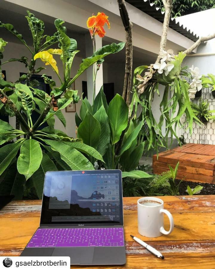 Pondok Sare Albergue Yogyakarta Exterior foto